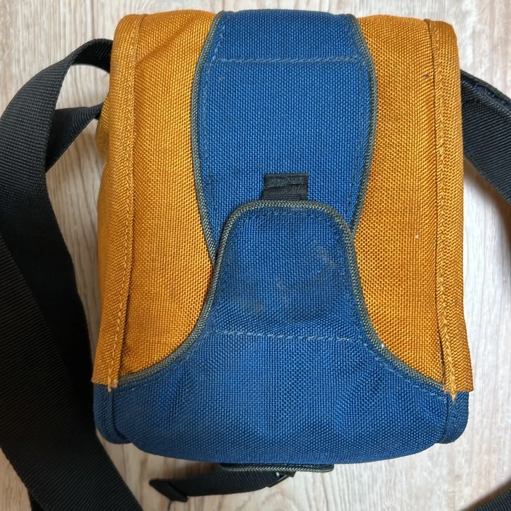 Crumpler Digits Sporty Guy Digital Camera Bag 0.6 Blue / Orange EUC
